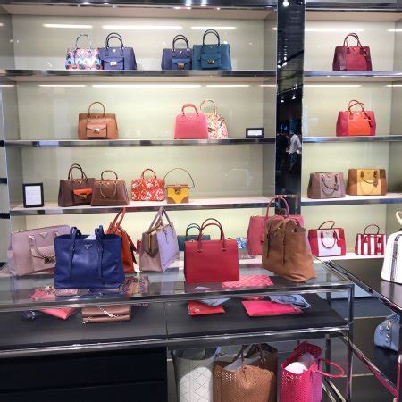 prada outlet montevarchi italy